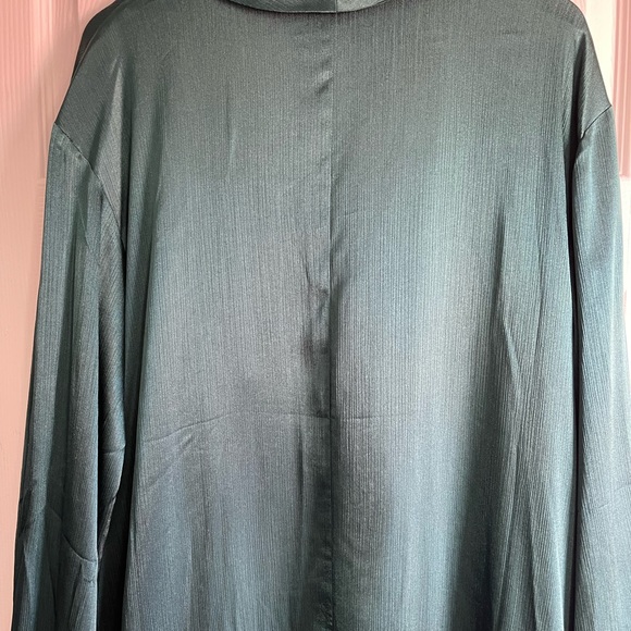 ELOQUII satin kimono - Picture 5 of 6